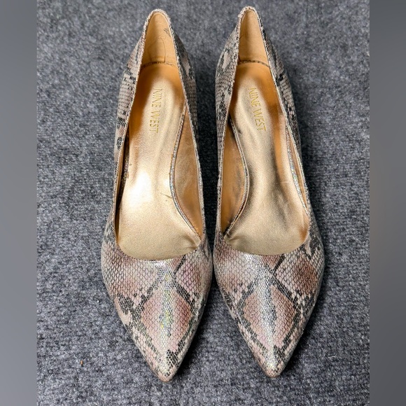 Nine West Iridescent Snake Print Pointed Toe Heels Pumps Size 8.5 - Picture 2 of 5